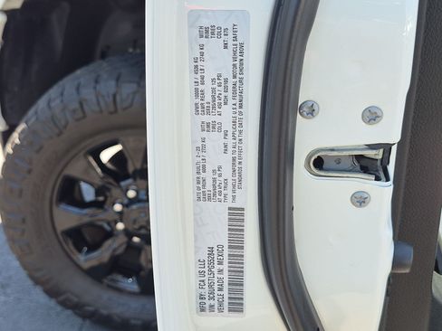 Used 2023 RAM 2500 Limited AWD/4WD image 32