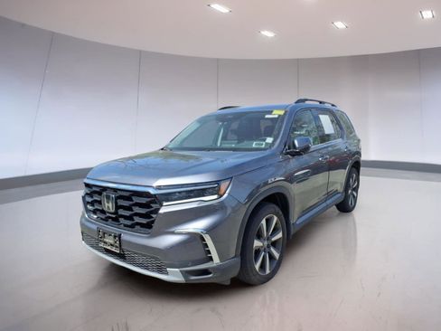 Used 2023 Honda Pilot Touring image 2
