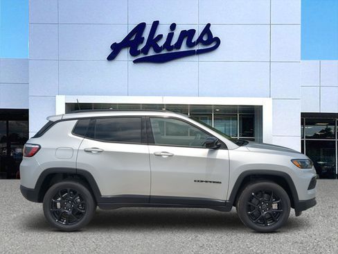New 2026 Jeep Compass Latitude AWD/4WD image 1