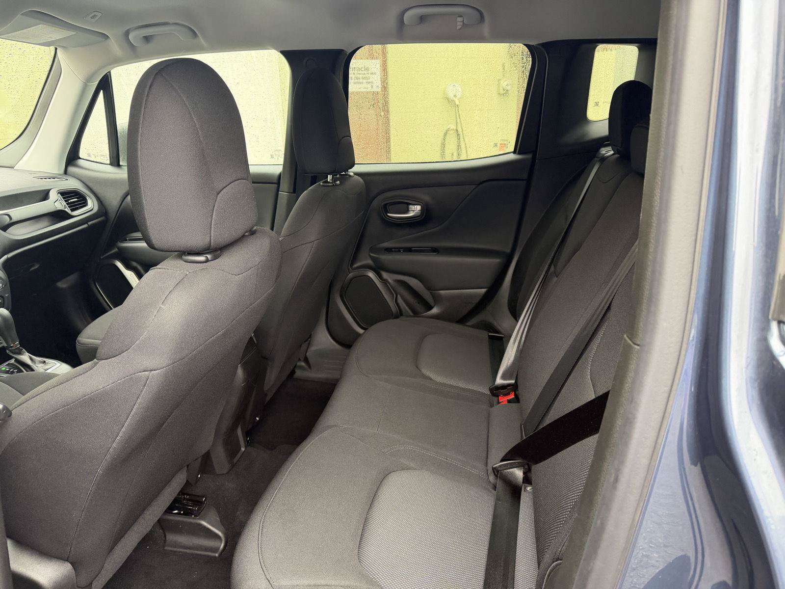 Used 2023 Jeep Renegade Latitude AWD/4WD image 8