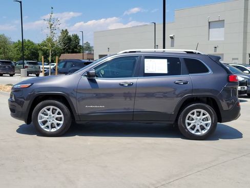 Used 2016 Jeep Cherokee Latitude AWD/4WD image 2