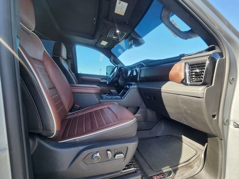 Used 2025 GMC Sierra 3500 Denali Ultimate AWD/4WD image 19