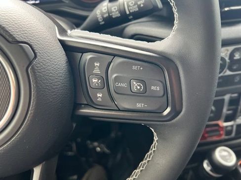 Used 2025 Jeep Wrangler Unlimited Sport AWD/4WD image 9