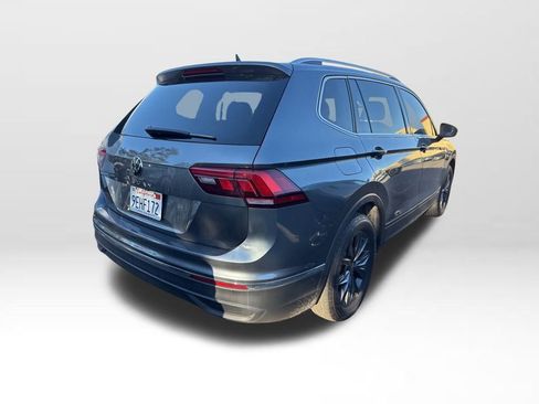 Used 2023 Volkswagen Tiguan SE w/ Panoramic Sunroof Package image 4