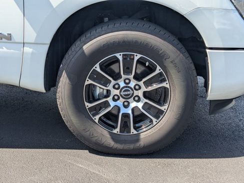 Used 2024 Nissan Titan SV AWD/4WD image 21