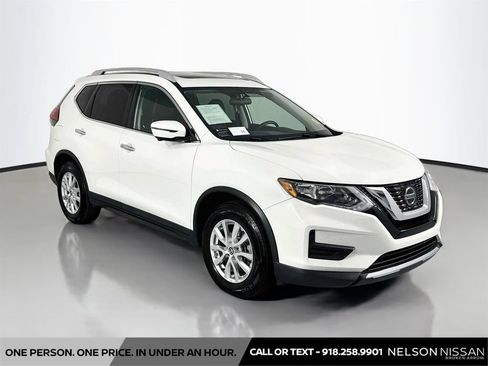 Used 2018 Nissan Rogue SV w/ Sun & Sound Touring Package FWD image 3