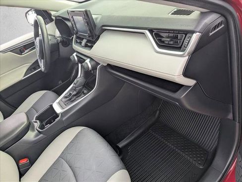 Used 2022 Toyota RAV4 XLE image 22