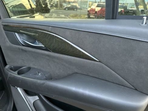 Used 2019 Cadillac Escalade Platinum image 16