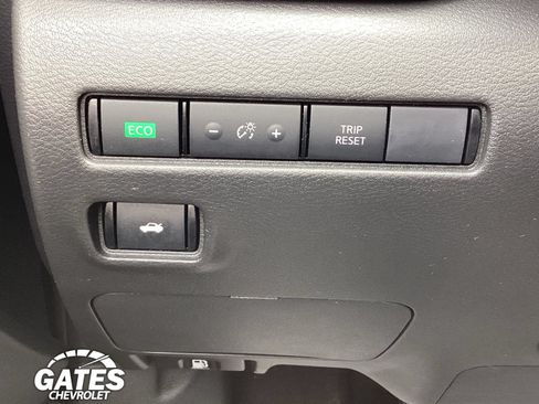 Used 2025 Nissan Sentra SV FWD image 19