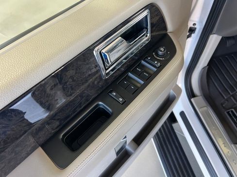 Used 2015 Lincoln Navigator 4WD image 13