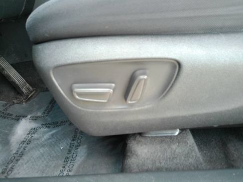 Used 2023 Toyota Highlander LE FWD image 15