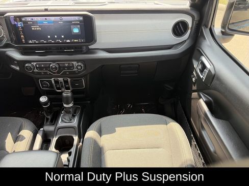 Used 2024 Jeep Gladiator Sport AWD/4WD image 23