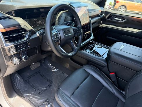 Used 2025 GMC Yukon XL Denali AWD/4WD image 14
