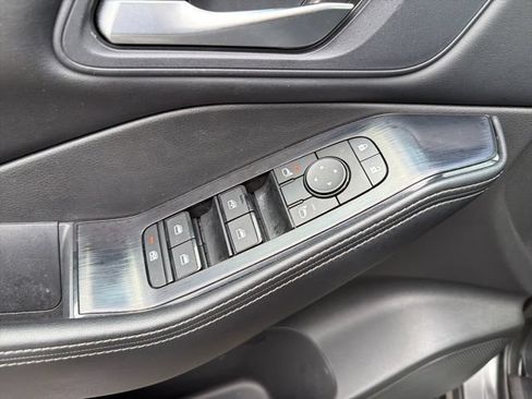 Used 2024 Nissan Rogue SV AWD/4WD image 12