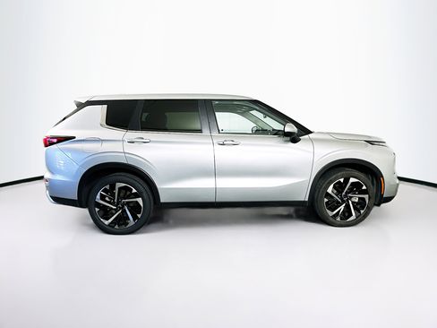 Used 2024 Mitsubishi Outlander SE image 10