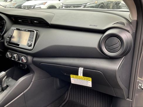 New 2025 Nissan Kicks Play S image 21