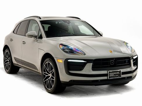 Used 2025 Porsche Macan image 34