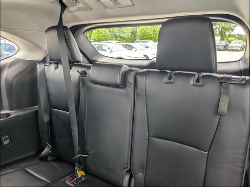 Used 2022 Toyota Highlander XLE FWD image 27