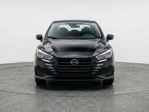Used 2025 Nissan Versa SV image 2
