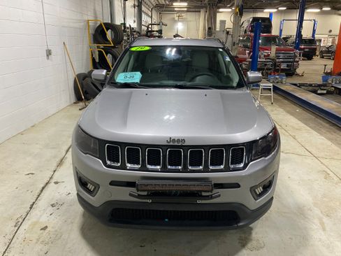 Used 2019 Jeep Compass Latitude AWD/4WD image 2