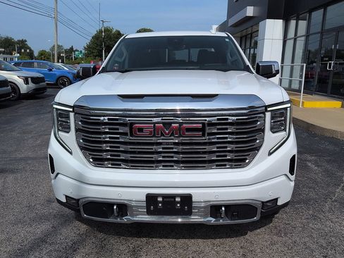Used 2024 GMC Sierra 1500 Denali w/ Technology Package AWD/4WD image 3