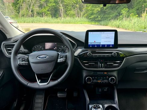 Certified 2022 Ford Escape SEL w/ SEL Stealth AWD Package image 24