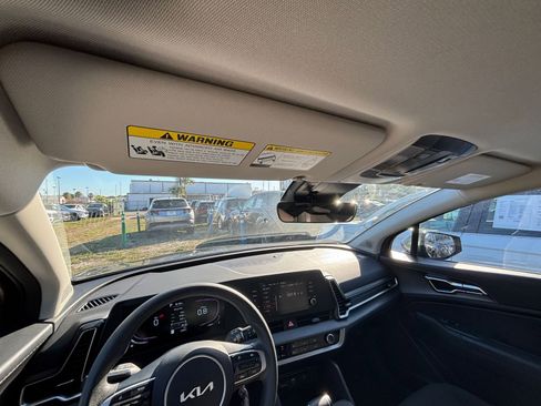 Used 2025 Kia Sportage LX image 33