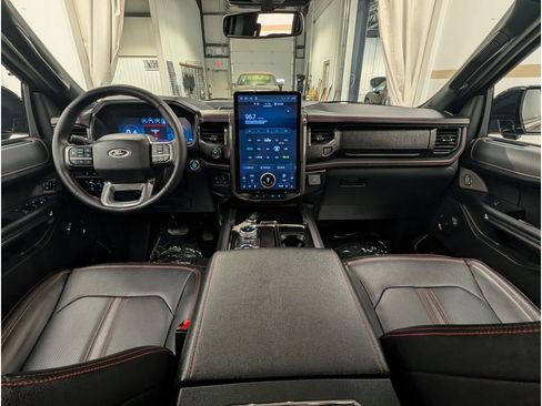 Used 2024 Ford Expedition Limited AWD/4WD image 9