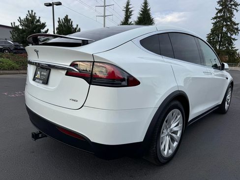 Used 2018 Tesla Model X 75D image 12