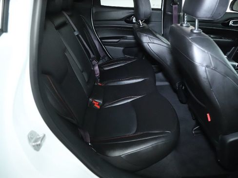 Used 2025 Jeep Compass Trailhawk AWD/4WD image 32
