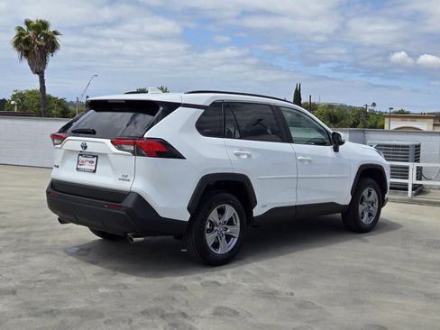 Used 2024 Toyota RAV4 LE AWD/4WD image 4