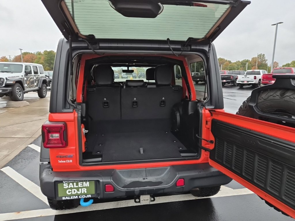 Used 2023 Jeep Wrangler Unlimited Rubicon 4xe AWD/4WD image 16