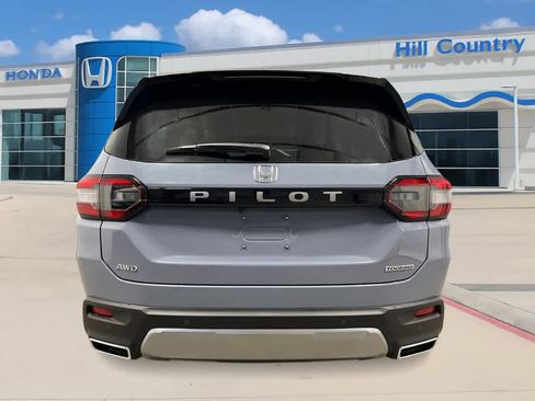 New 2026 Honda Pilot Touring image 4