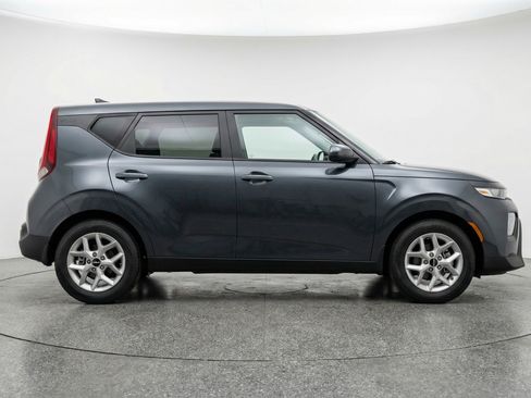 Used 2025 Kia Soul LX w/ LX Technology Package image 11