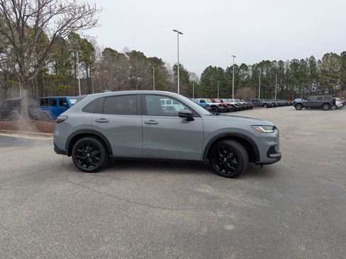Used 2023 Honda HR-V Sport image 4