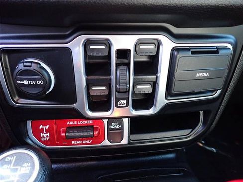 Used 2024 Jeep Wrangler Unlimited AWD/4WD image 15
