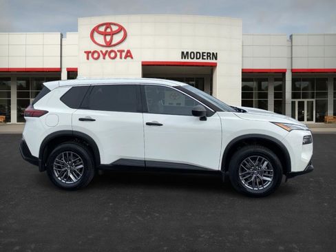 Used 2021 Nissan Rogue S image 4