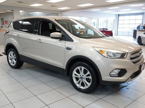 Used 2017 Ford Escape SE image 13