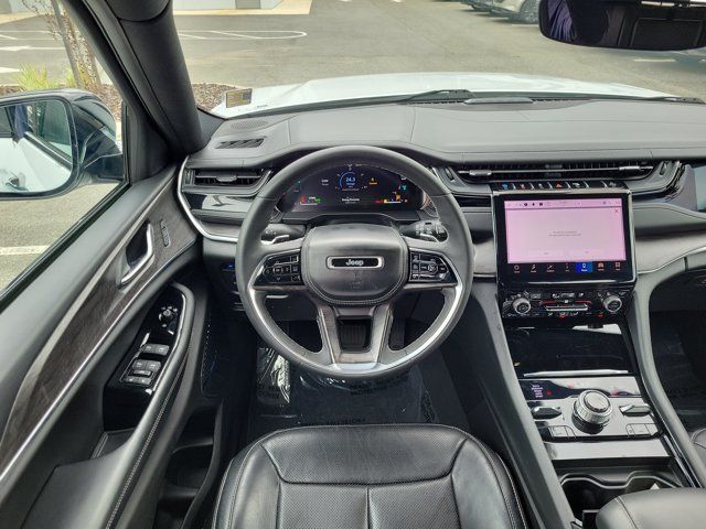 Used 2023 Jeep Grand Cherokee Overland AWD/4WD image 11