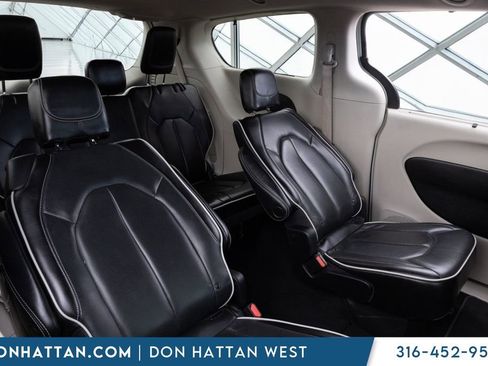 Used 2023 Chrysler Pacifica Limited FWD image 22