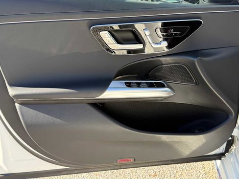 Used 2025 Mercedes-Benz E 350 4MATIC Sedan image 31