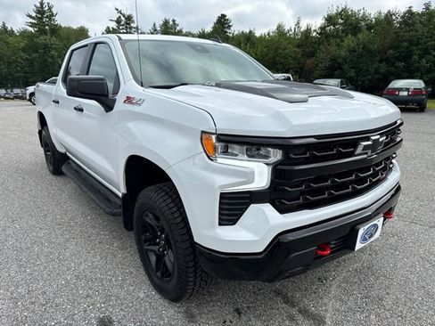 Used 2024 Chevrolet Silverado 1500 LT Trail Boss w/ Convenience Package II AWD/4WD image 9