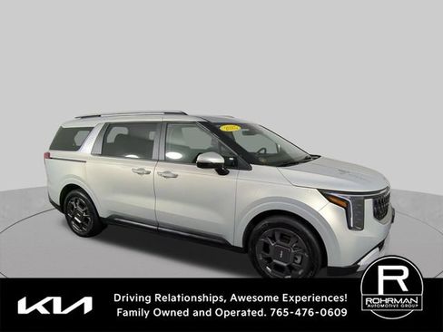 Used 2025 Kia Carnival EX FWD image 2