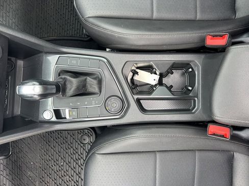 Used 2020 Volkswagen Tiguan SE w/ Panoramic Sunroof Package image 33