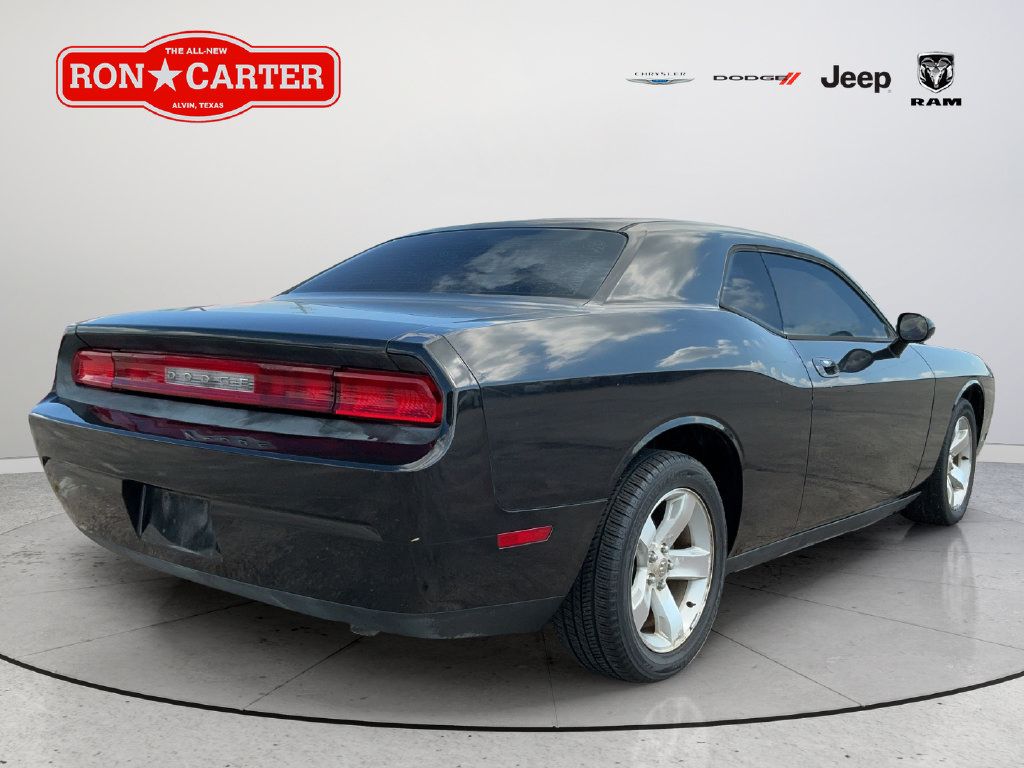 Used 2010 Dodge Challenger SE RWD image 6