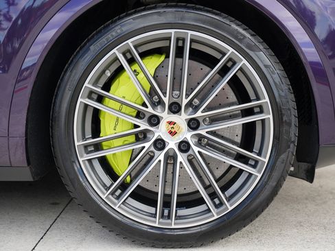 Used 2021 Porsche Cayenne Turbo S image 6