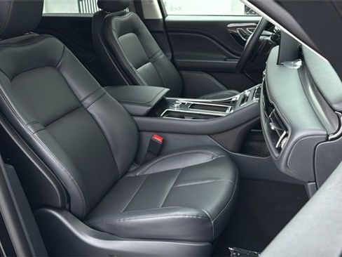 New 2026 Lincoln Aviator Premiere image 8