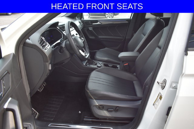 Used 2024 Volkswagen Tiguan SE R-Line AWD/4WD image 4