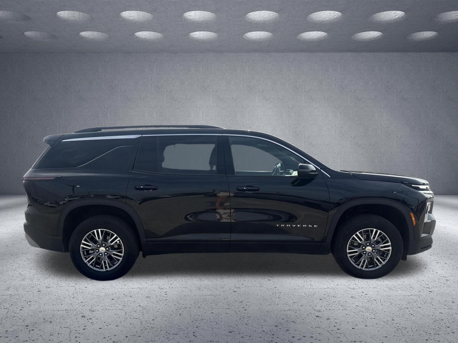 Used 2025 Chevrolet Traverse LT AWD/4WD image 6