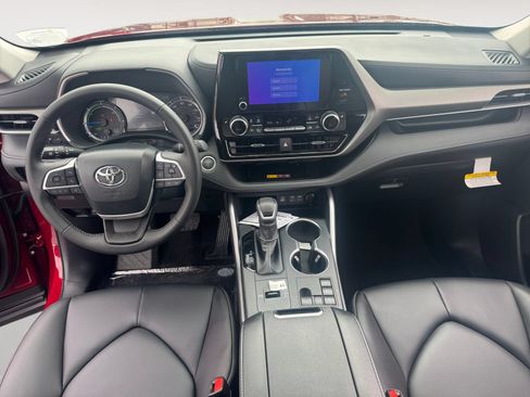 Certified 2026 Toyota Highlander XLE AWD/4WD image 10